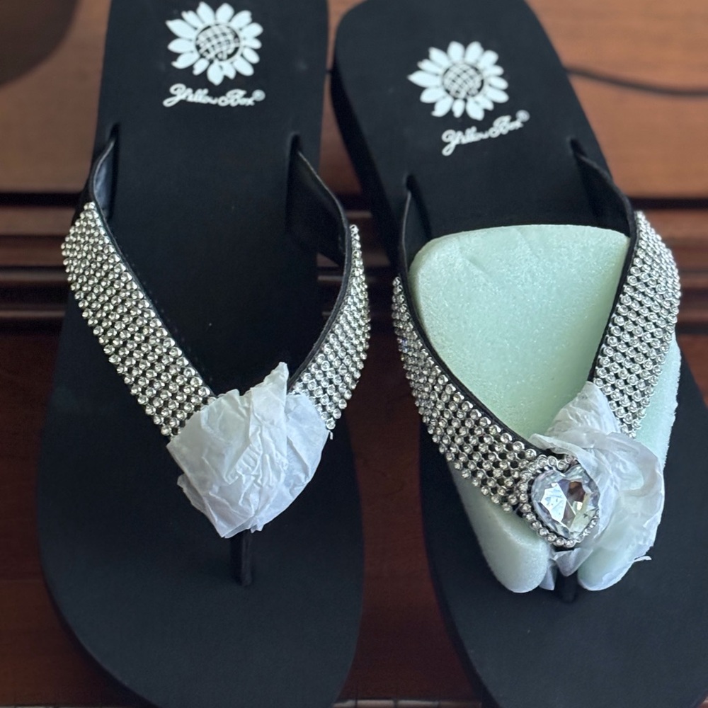 Yellow Box Willa Sparkling Heart Crystal Flip Flop - Picture 4 of 8